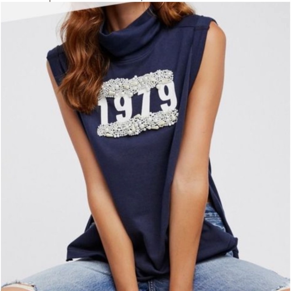 WE THE FREE PEARL GIRL “1979” NAVY SLEEVELESS TURTLENECK TEE SZ XS
